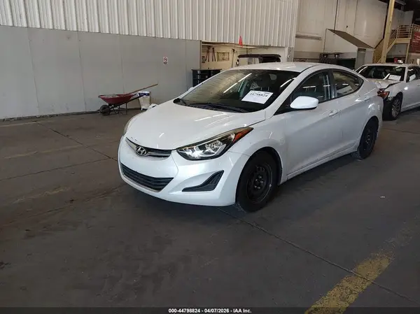 5NPDH4AE1GH773813 2016 HYUNDAI ELANTRA - Image 2