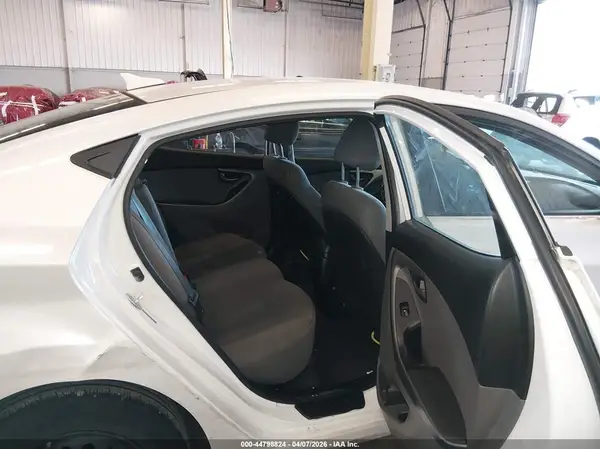 5NPDH4AE1GH773813 2016 HYUNDAI ELANTRA - Image 8