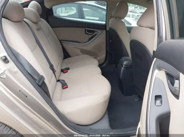 5NPDH4AE1GH773973 2016 HYUNDAI ELANTRA - Image 8