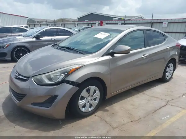 5NPDH4AE1GH774041 2016 HYUNDAI ELANTRA - Image 2