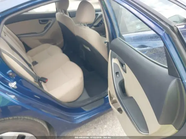 5NPDH4AE1GH775786 2016 HYUNDAI ELANTRA - Image 8