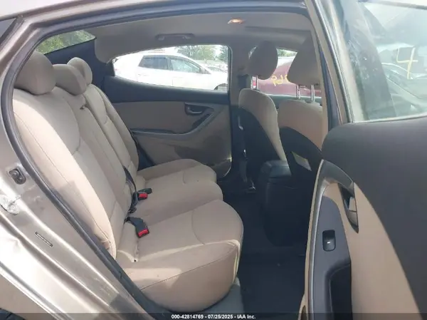 5NPDH4AE1GH776033 2016 HYUNDAI ELANTRA - Image 8