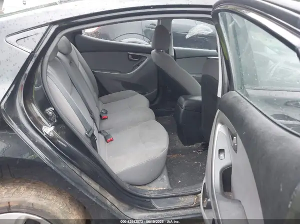 5NPDH4AE1GH776288 2016 HYUNDAI ELANTRA - Image 8