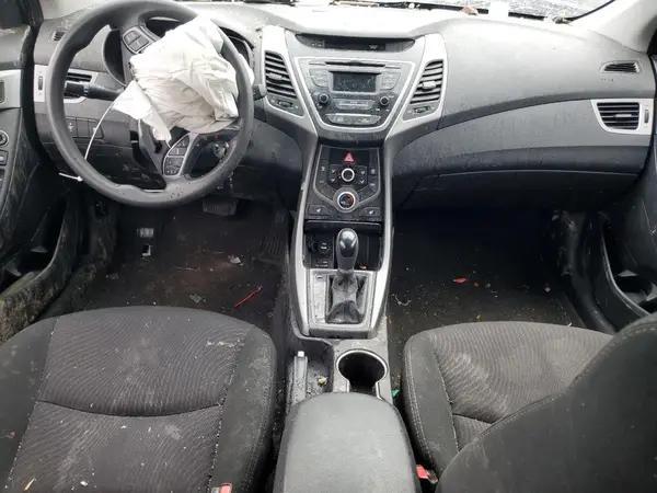 5NPDH4AE1GH780695 2016 HYUNDAI ELANTRA - Image 8