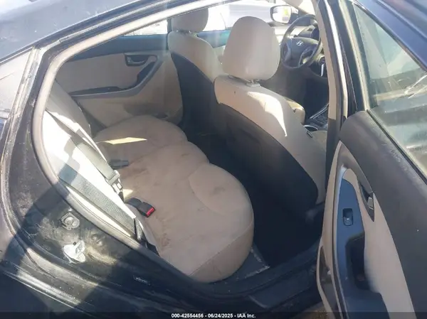5NPDH4AE1GH783273 2016 HYUNDAI ELANTRA - Image 8