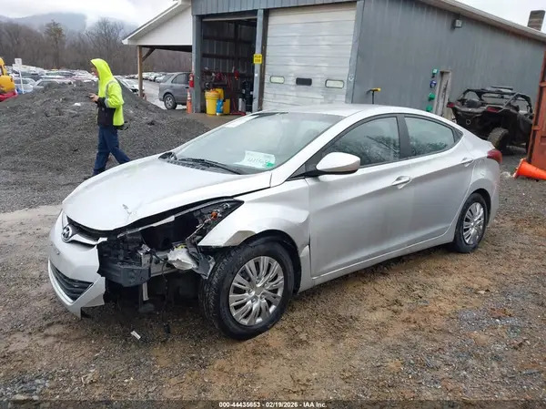 5NPDH4AE1GH785198 2016 HYUNDAI ELANTRA - Image 2