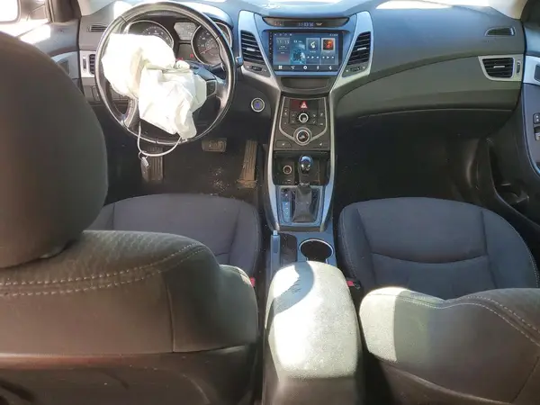 5NPDH4AE1GH786738 2016 HYUNDAI ELANTRA - Image 8