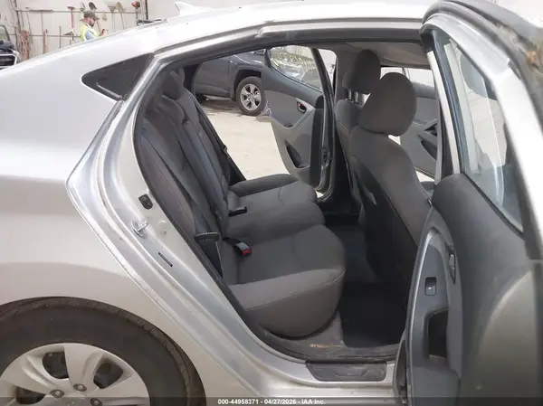 5NPDH4AE1GH787422 2016 HYUNDAI ELANTRA - Image 8