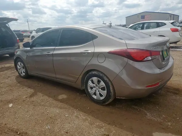 5NPDH4AE1GH789476 2016 HYUNDAI ELANTRA - Image 2