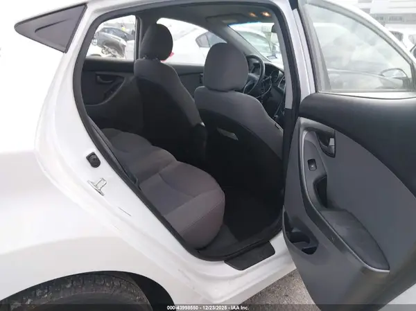 5NPDH4AE1GH789641 2016 HYUNDAI ELANTRA - Image 8