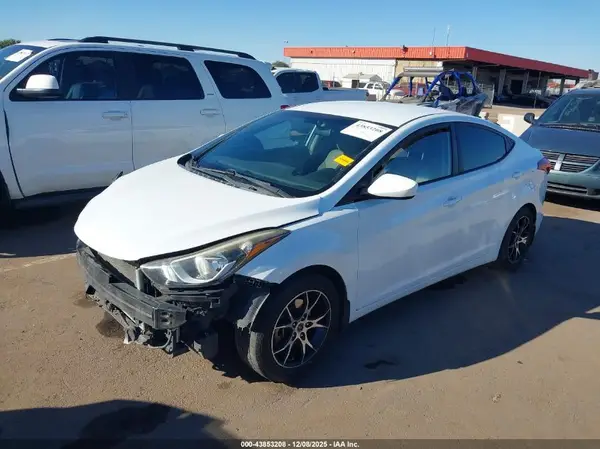5NPDH4AE1GH792880 2016 HYUNDAI ELANTRA - Image 2