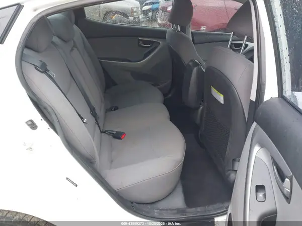 5NPDH4AE1GH793673 2016 HYUNDAI ELANTRA - Image 8