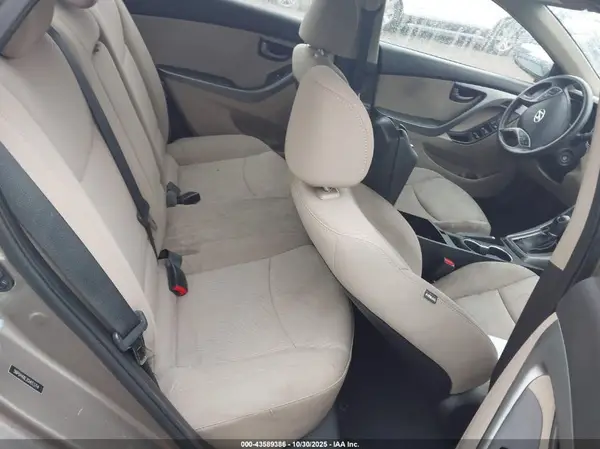 5NPDH4AE2GH653714 2016 HYUNDAI ELANTRA - Image 8