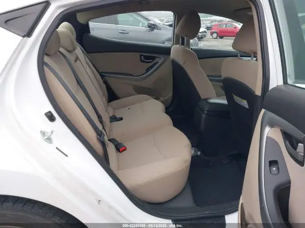5NPDH4AE2GH654376 2016 HYUNDAI ELANTRA - Image 8