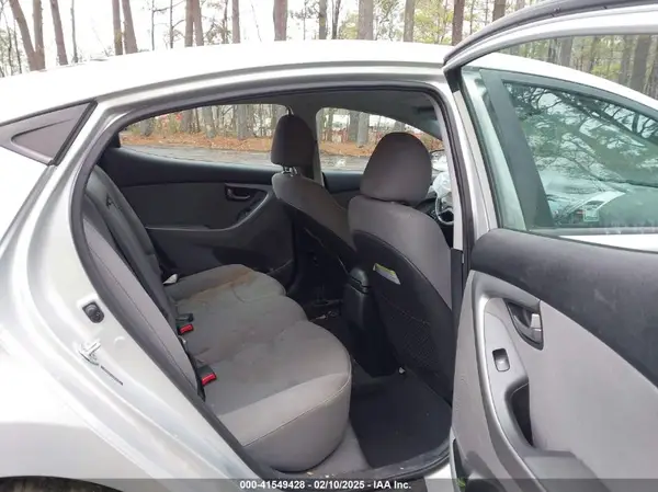 5NPDH4AE2GH656743 2016 HYUNDAI ELANTRA - Image 8