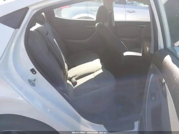 5NPDH4AE2GH661571 2016 HYUNDAI ELANTRA - Image 8