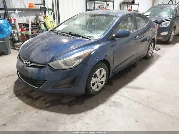 5NPDH4AE2GH663577 2016 HYUNDAI ELANTRA - Image 2