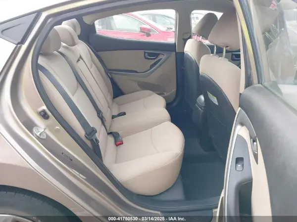 5NPDH4AE2GH665572 2016 HYUNDAI ELANTRA - Image 8