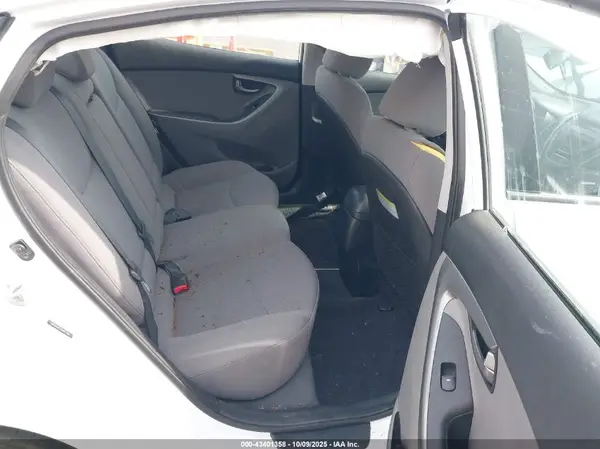 5NPDH4AE2GH667306 2016 HYUNDAI ELANTRA - Image 8