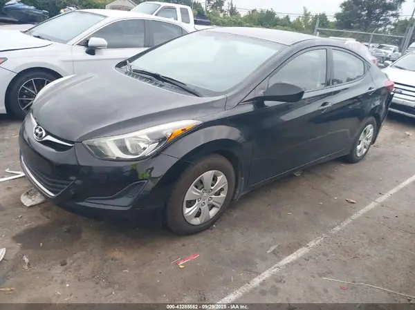 5NPDH4AE2GH668598 2016 HYUNDAI ELANTRA - Image 2