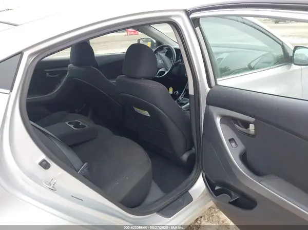 5NPDH4AE2GH670190 2016 HYUNDAI ELANTRA - Image 8