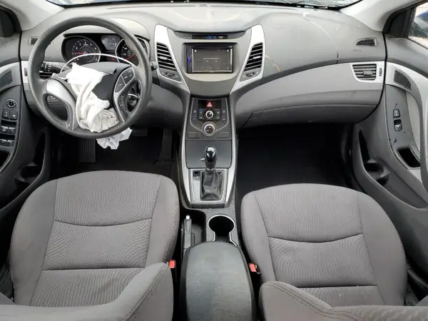 5NPDH4AE2GH673915 2016 HYUNDAI ELANTRA - Image 8