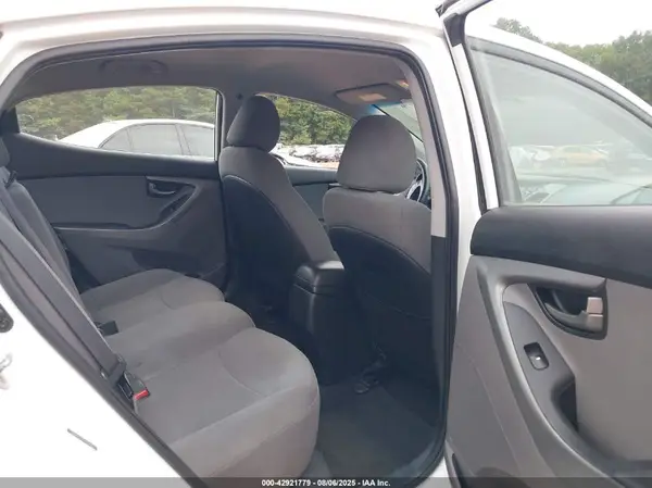 5NPDH4AE2GH674692 2016 HYUNDAI ELANTRA - Image 8