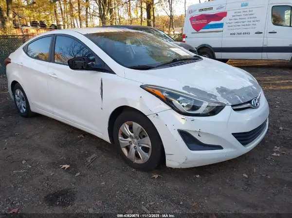 5NPDH4AE2GH676264 2016 HYUNDAI ELANTRA - Image 1