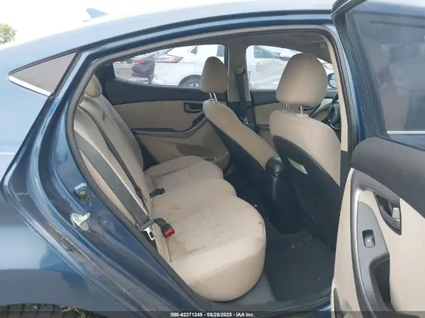 5NPDH4AE2GH677544 2016 HYUNDAI ELANTRA - Image 8