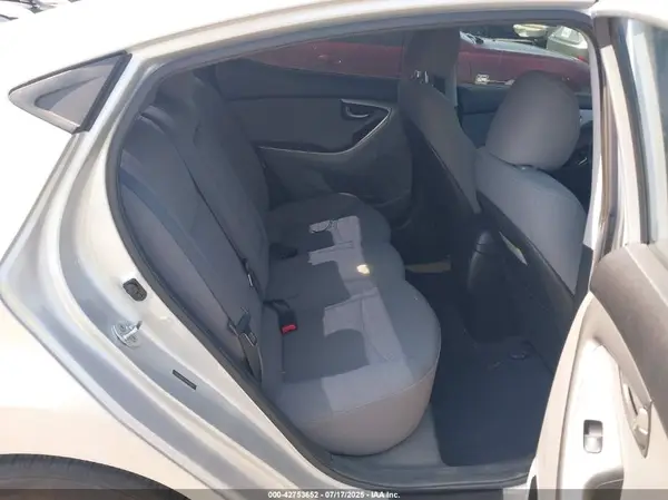 5NPDH4AE2GH682209 2016 HYUNDAI ELANTRA - Image 8