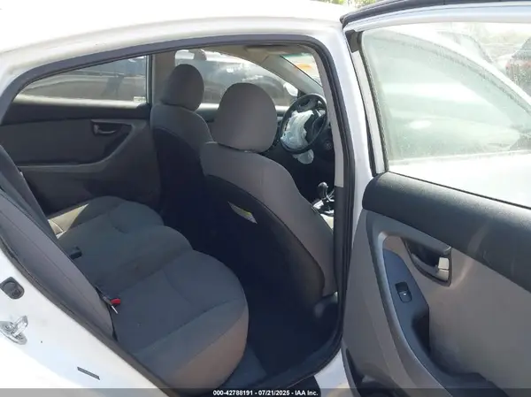 5NPDH4AE2GH682355 2016 HYUNDAI ELANTRA - Image 8