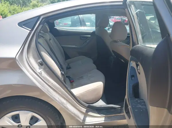 5NPDH4AE2GH685367 2016 HYUNDAI ELANTRA - Image 8