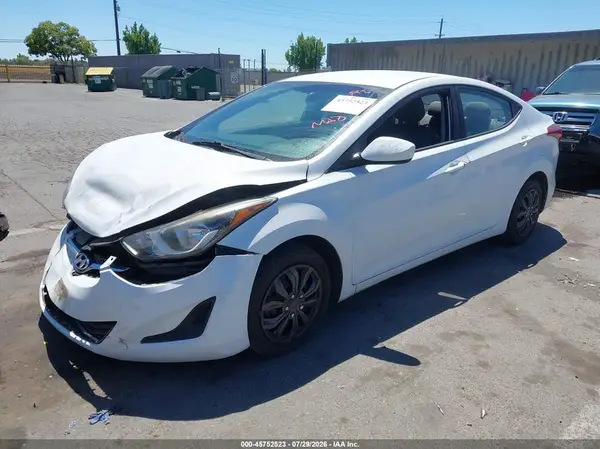 5NPDH4AE2GH685658 2016 HYUNDAI ELANTRA - Image 2