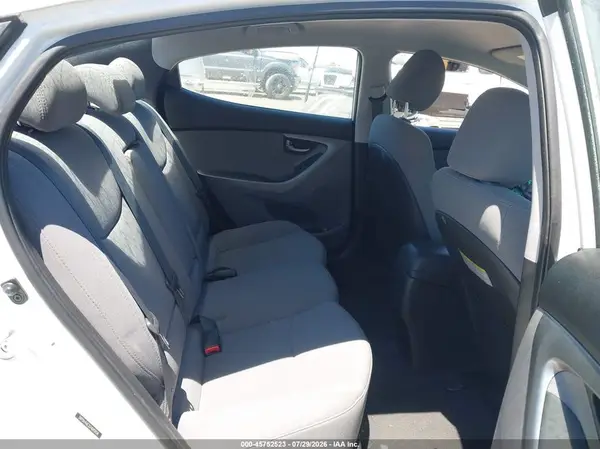5NPDH4AE2GH685658 2016 HYUNDAI ELANTRA - Image 8