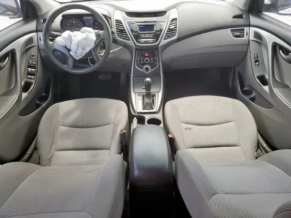 5NPDH4AE2GH685935 2016 HYUNDAI ELANTRA - Image 8
