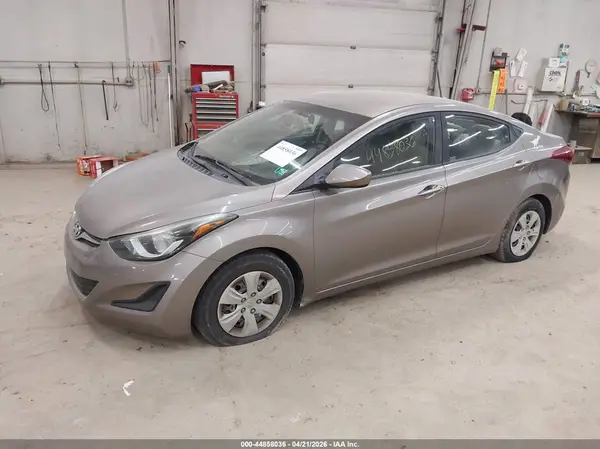 5NPDH4AE2GH686261 2016 HYUNDAI ELANTRA - Image 2