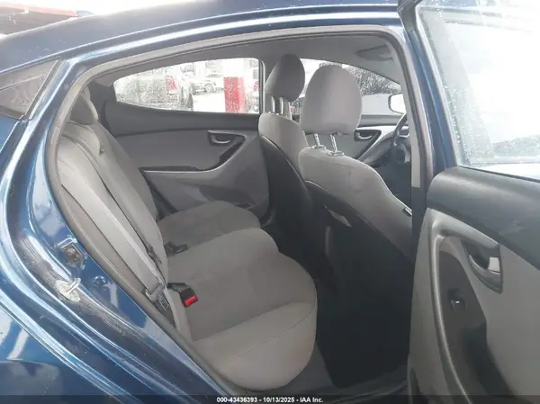 5NPDH4AE2GH687085 2016 HYUNDAI ELANTRA - Image 8