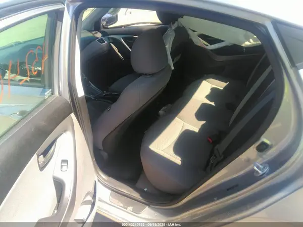 5NPDH4AE2GH687460 2016 HYUNDAI ELANTRA - Image 8