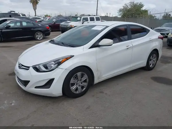 5NPDH4AE2GH687829 2016 HYUNDAI ELANTRA - Image 2