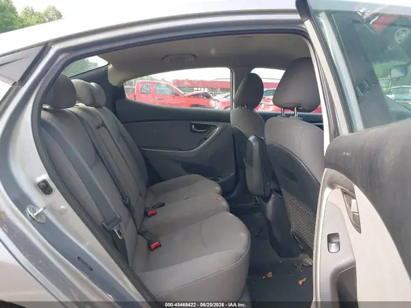 5NPDH4AE2GH688639 2016 HYUNDAI ELANTRA - Image 8