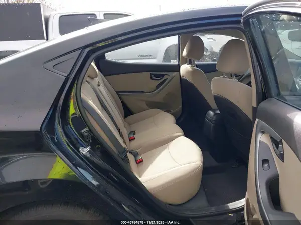 5NPDH4AE2GH689340 2016 HYUNDAI ELANTRA - Image 8