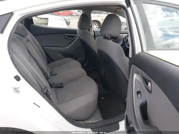 5NPDH4AE2GH694389 2016 HYUNDAI ELANTRA - Image 8