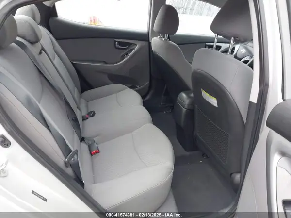 5NPDH4AE2GH694702 2016 HYUNDAI ELANTRA - Image 8