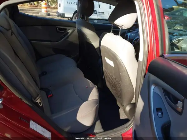 5NPDH4AE2GH696983 2016 HYUNDAI ELANTRA - Image 8