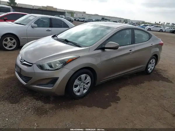 5NPDH4AE2GH698118 2016 HYUNDAI ELANTRA - Image 2