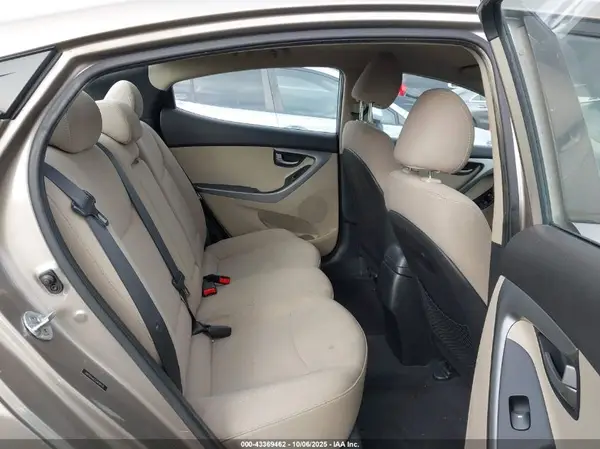 5NPDH4AE2GH698118 2016 HYUNDAI ELANTRA - Image 8