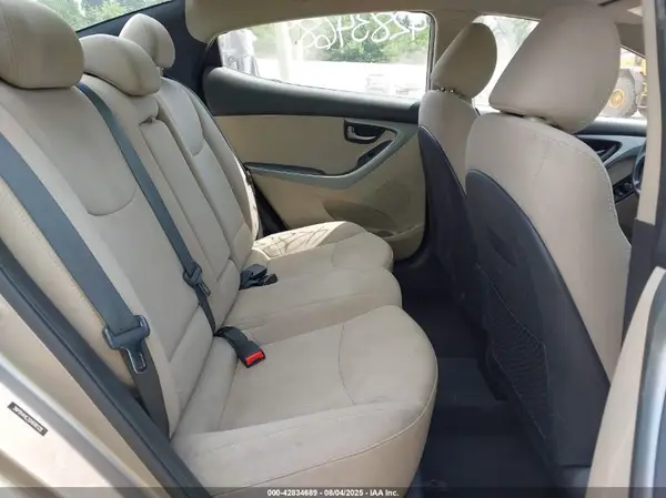 5NPDH4AE2GH698328 2016 HYUNDAI ELANTRA - Image 8