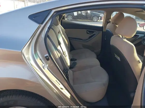 5NPDH4AE2GH698393 2016 HYUNDAI ELANTRA - Image 8
