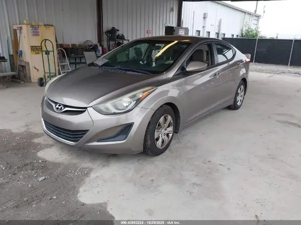 5NPDH4AE2GH703902 2016 HYUNDAI ELANTRA - Image 2
