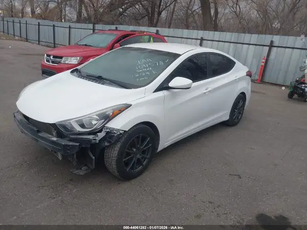 5NPDH4AE2GH704578 2016 HYUNDAI ELANTRA - Image 2
